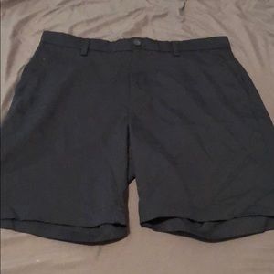 Men’s golf shorts